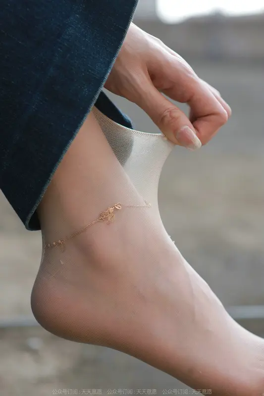 [IESS异思趣向] 2022.02.24 丝享家1011:佳爷《红底高跟库里丝》 - IESS